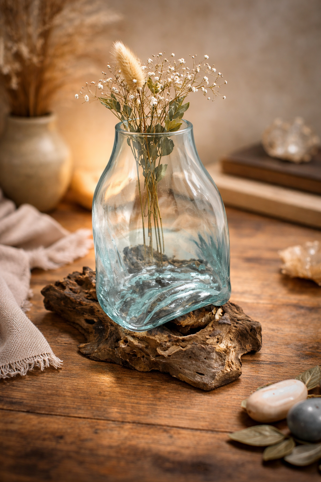 Glazen Vaas met Houten Onderstel